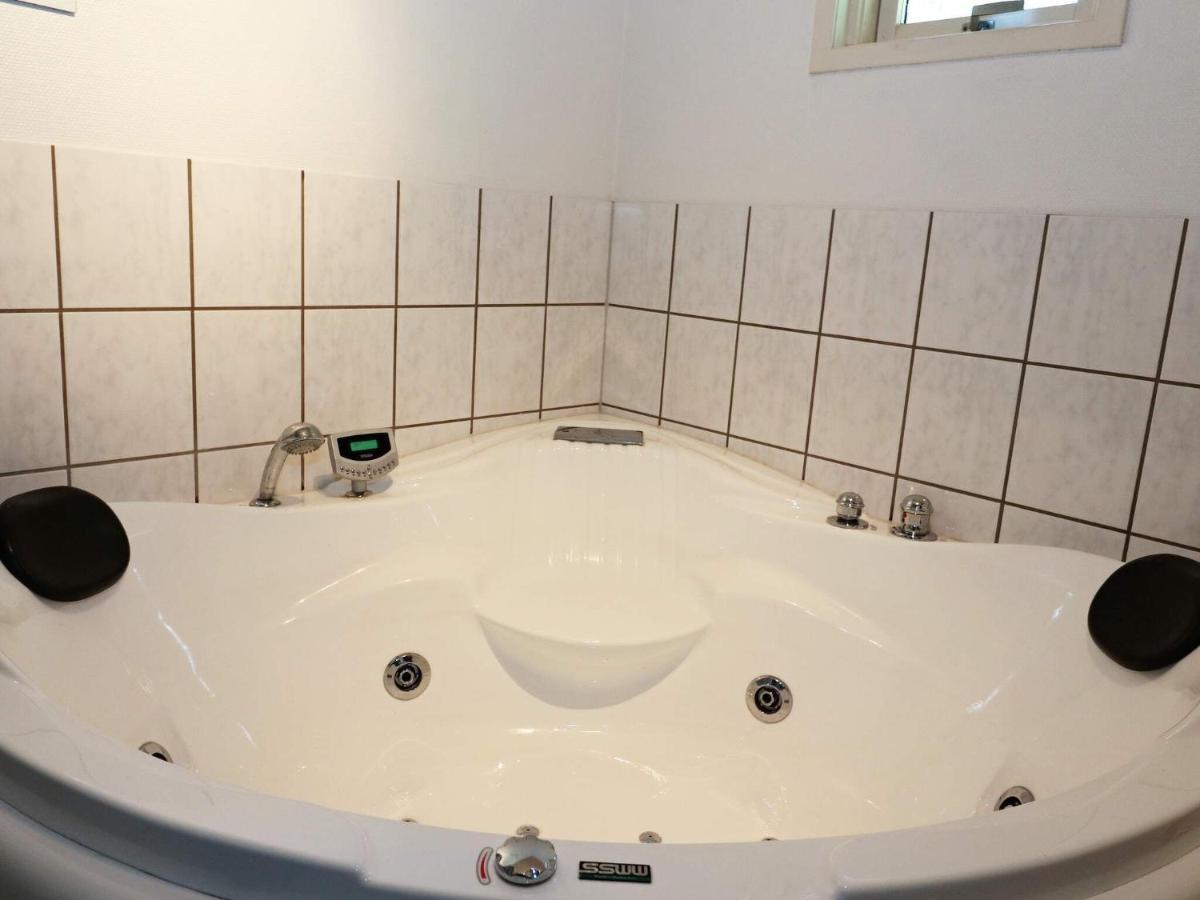 8 Person Holiday Home In Hadsund Bagian luar foto
